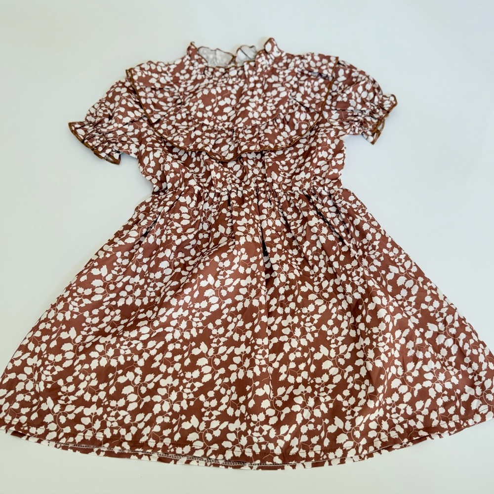 SHEIN Brown and White Floral Kids Dress.
4-5Y